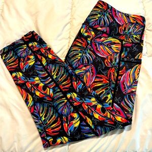 CVG Constantly Varied Gear Tropic Like It’s Hot Capri Leggings Size Medium